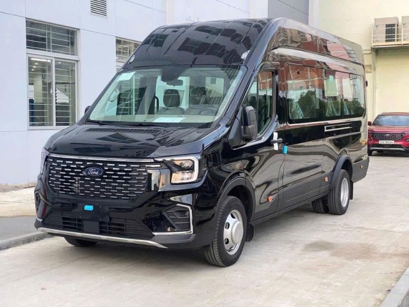 Thuê Xe 18 Chỗ Ngắn Hạn Tại Huy Đạt: Giải Pháp Di Chuyển Hoàn Hảo (Hà Nội, TPHCM, Đà Nẵng & Toàn Quốc)