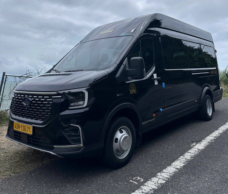 Thuê Xe 18 Chỗ Ngắn Hạn Tại Huy Đạt: Giải Pháp Di Chuyển Hoàn Hảo (Hà Nội, TPHCM, Đà Nẵng & Toàn Quốc)